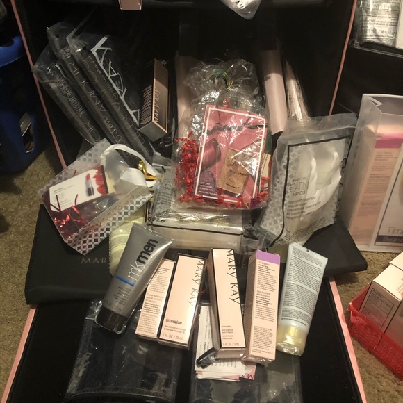 Huge lot of Mary Kay products - Picture 3 of 8